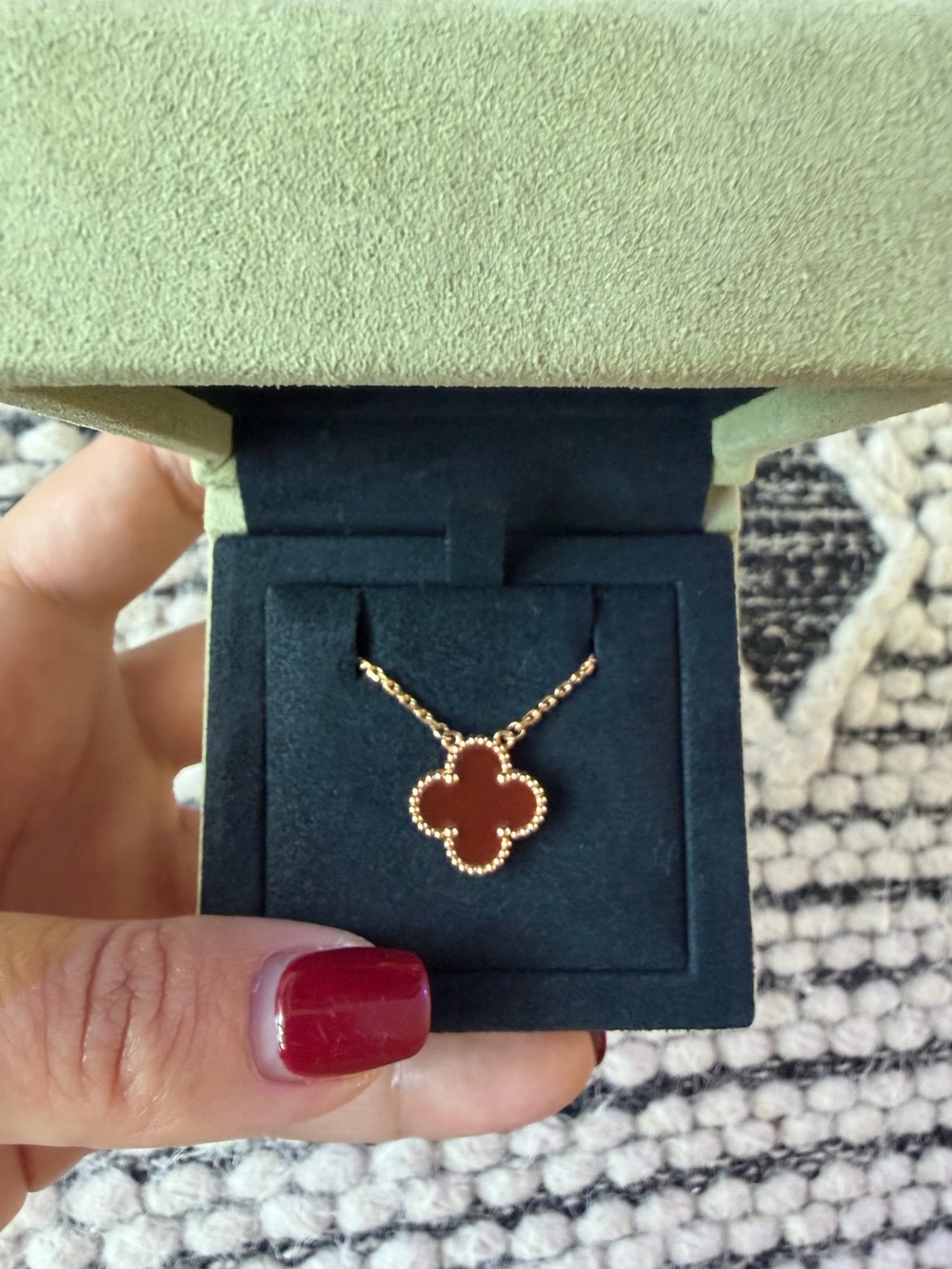 Van cleef Vintage Alhambra pendant 18k yellow gold carnelian
